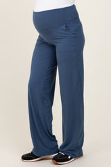 woman wearing navy blue maternity jogger pants with side pockets and a comfortable waistband, showing her baby bump