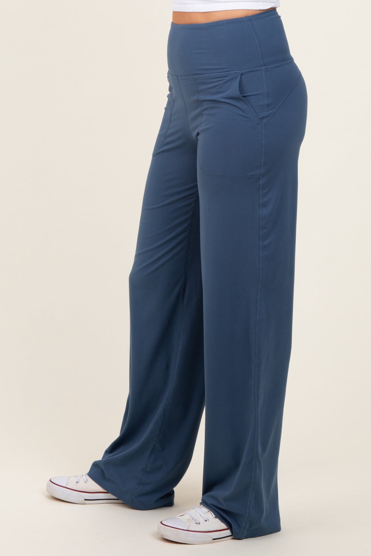 woman wearing navy blue wide-leg pants with pockets and a high waistband