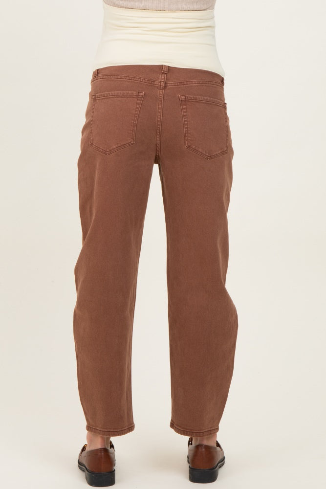woman wearing brown maternity jeans, view from the back showing a relaxed fit and pockets