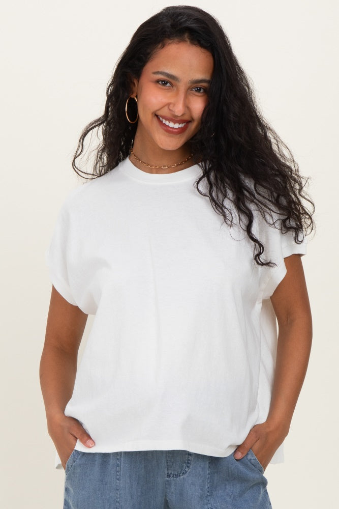 woman wearing a white oversized maternity t-shirt with short sleeves and relaxed fit