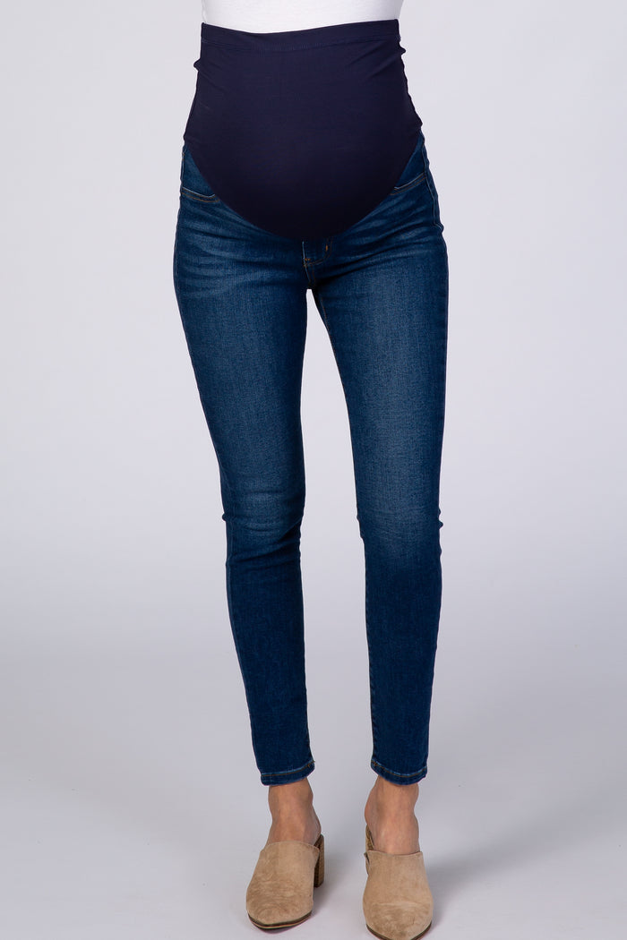 woman wearing dark blue maternity skinny jeans with a high elastic waistband and a fitted style